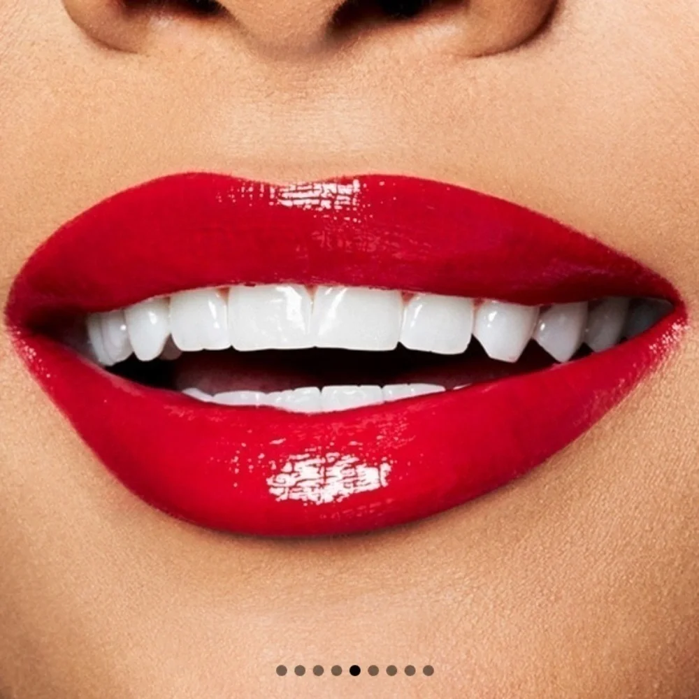 MAC *To The Extreme*. Versicolour Varnish Cream Lip Stain